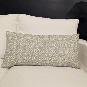 Elegant Floral Patterned Pillow - Green and White